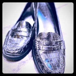 Woman’s Anne Klein iflex loafers